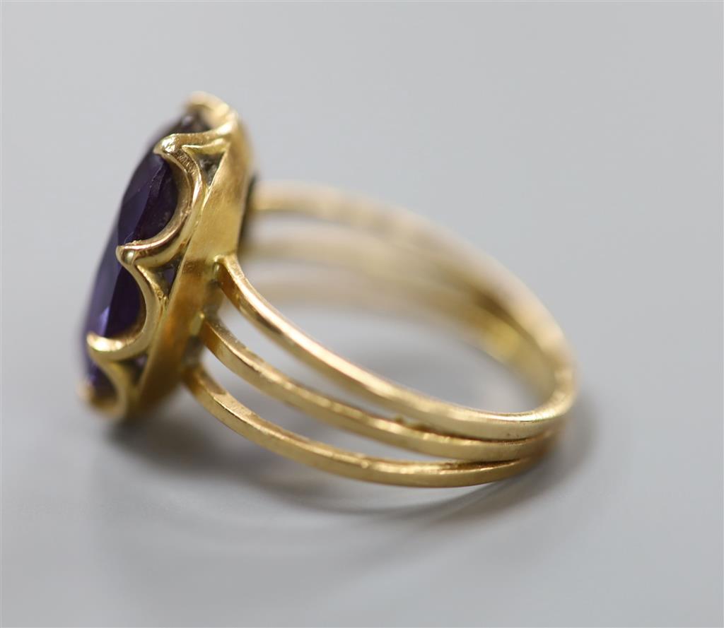 A Middle Eastern yellow metal and synthetic colour change corundum set dress ring, size Q, gross 6.4 grams.